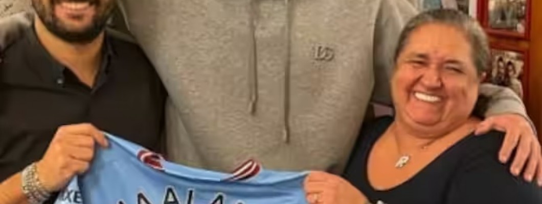 Haaland ilmestyi Italiaan ostamaan auton ja antamaan paidan