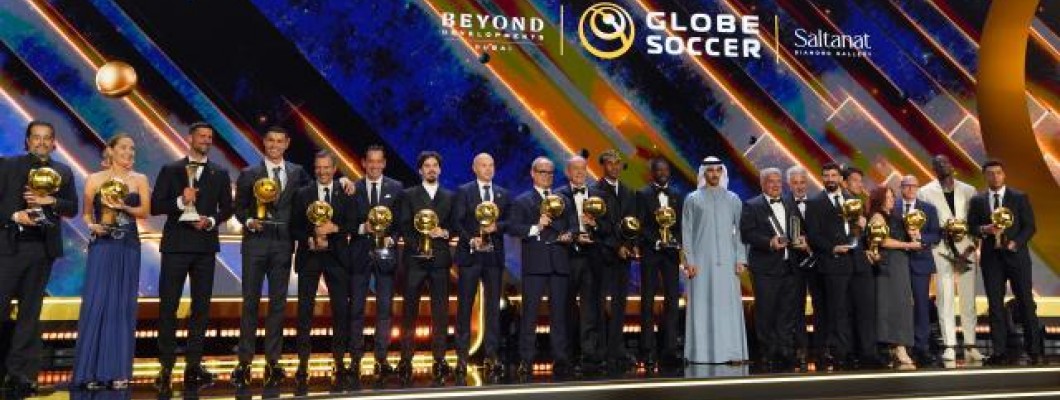 Kuinka voittaa parhaan miesten jalkapalloseuran palkinto useita kertoja vuonna 2025?