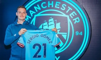 Manchester Cityn 21-vuotias uusi apumies käyttää nro 21 -paitaa