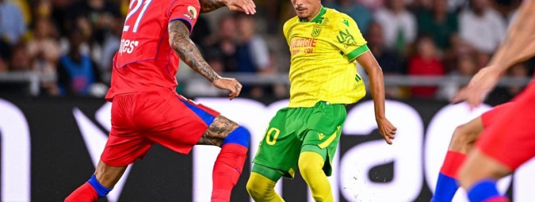 PSG-fanit ryntäsivät Nantesin myymälään