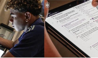 Pelaa jalkapalloa ja suorita kokeita samaan aikaan