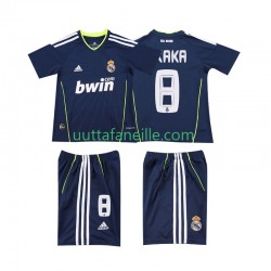 Jalkapallo Pelipaitoja Real Madrid KAKA 8 Retro Lasten Vieraspeliasu 2011 2010 Lyhythihainen