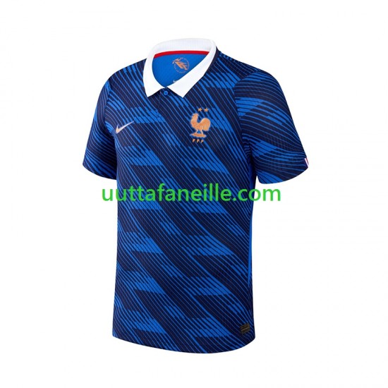 Jalkapallo Pelipaitoja Ranska Mies Kotipeliasu MM-kisat 2026 Lyhythihainen